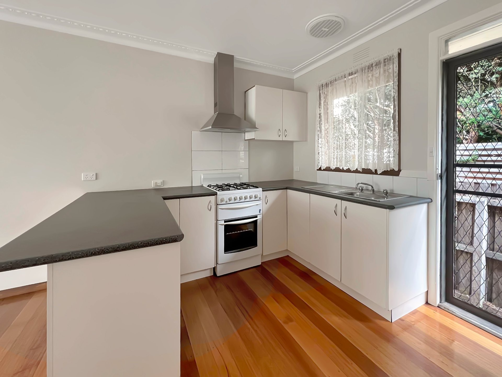 3/37-39 Clarke Street, Newtown image 2