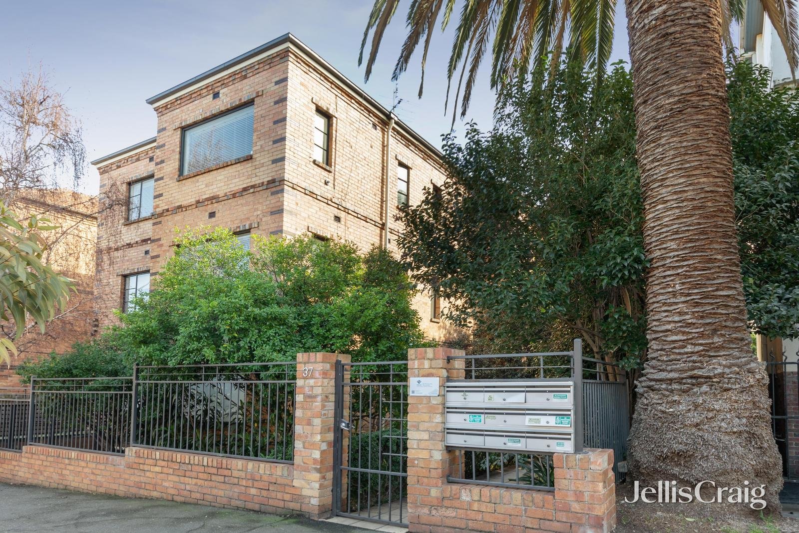 3/37 Eildon Road, St Kilda image 1
