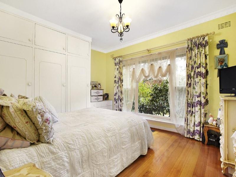 339 Elgar Road, Surrey Hills image 5