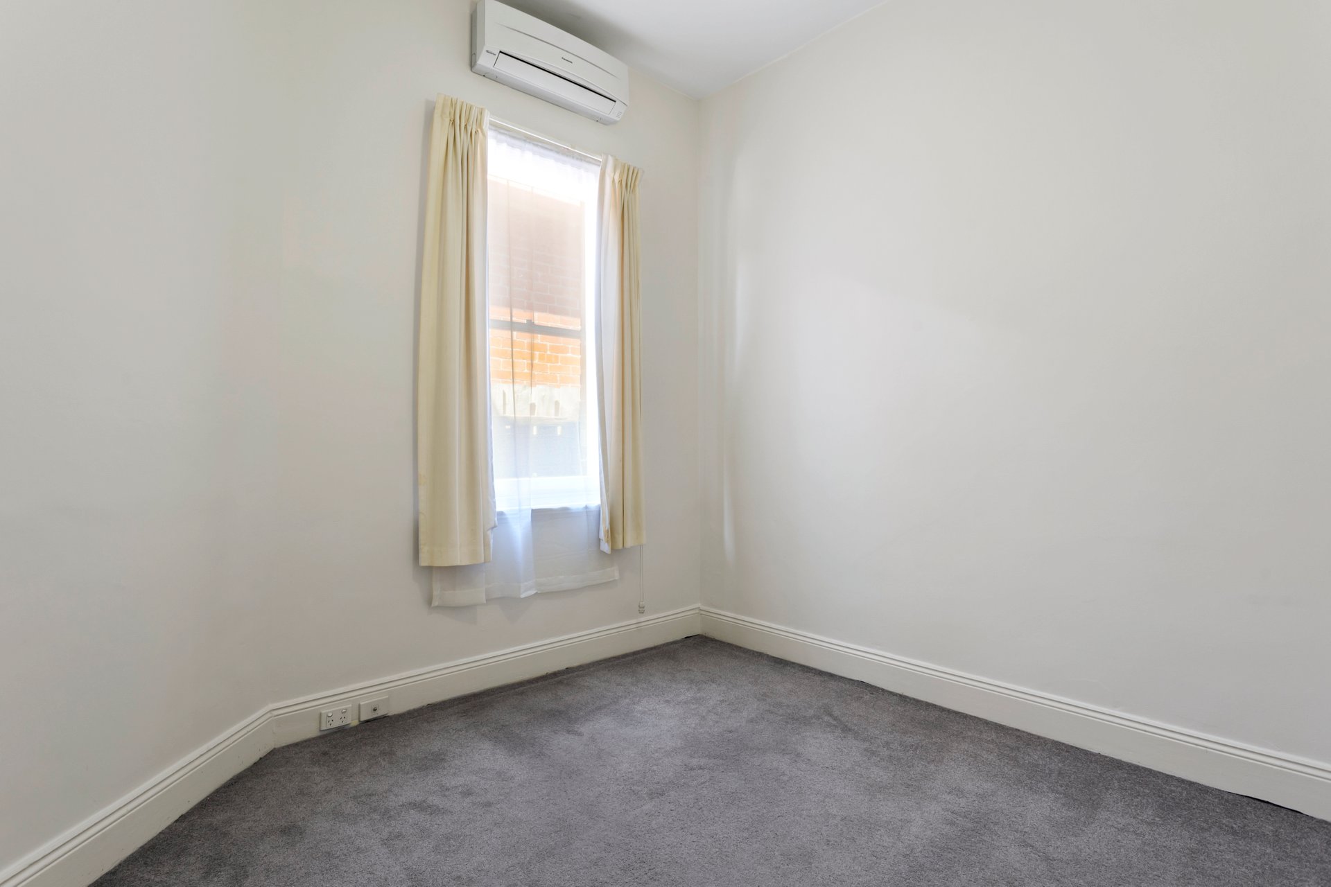 Property Gallery Thumbnail 6
