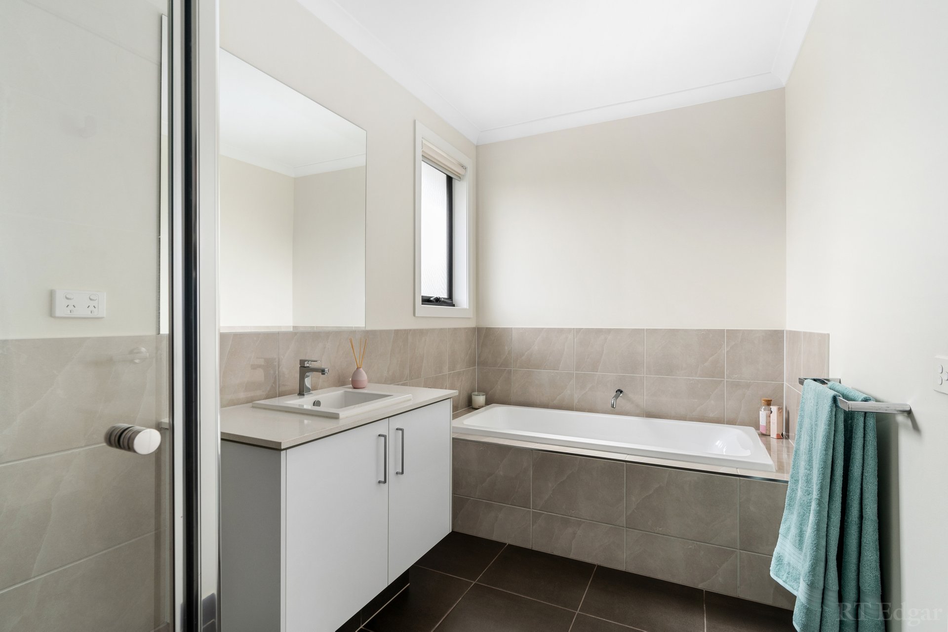 Property Gallery Thumbnail 16