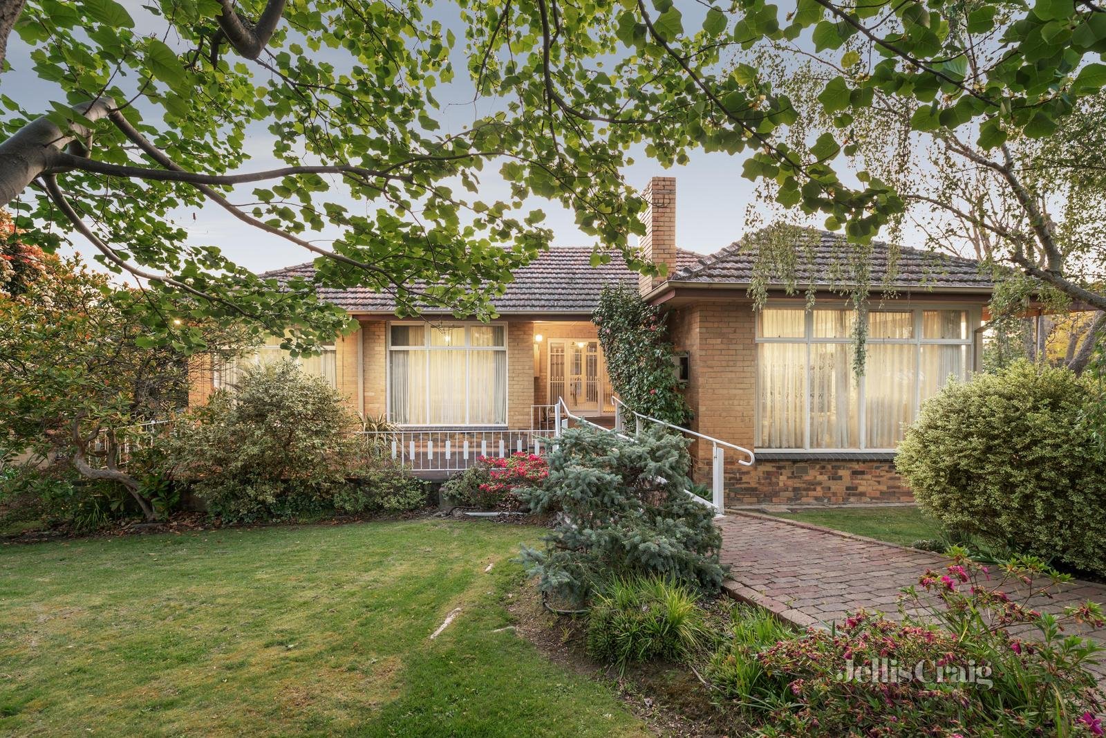 34 Almond Street, Balwyn North image 1