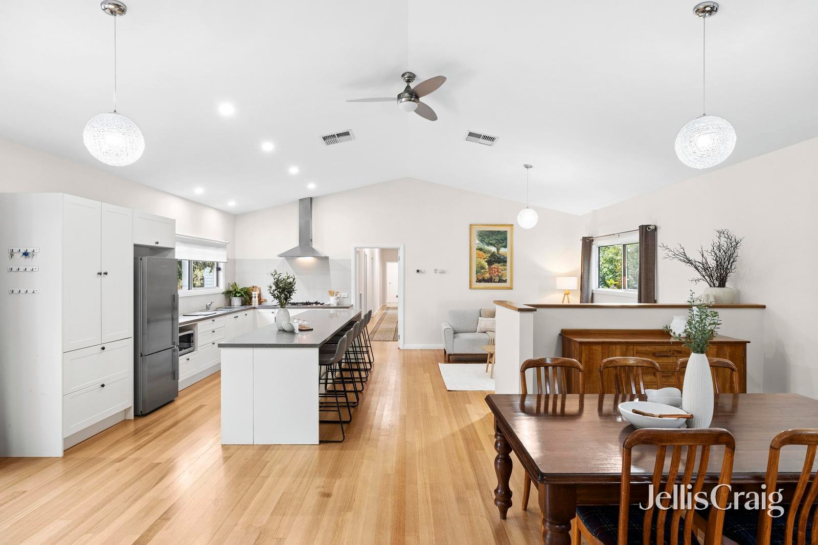 3/4 Anslow Street, Woodend image 2