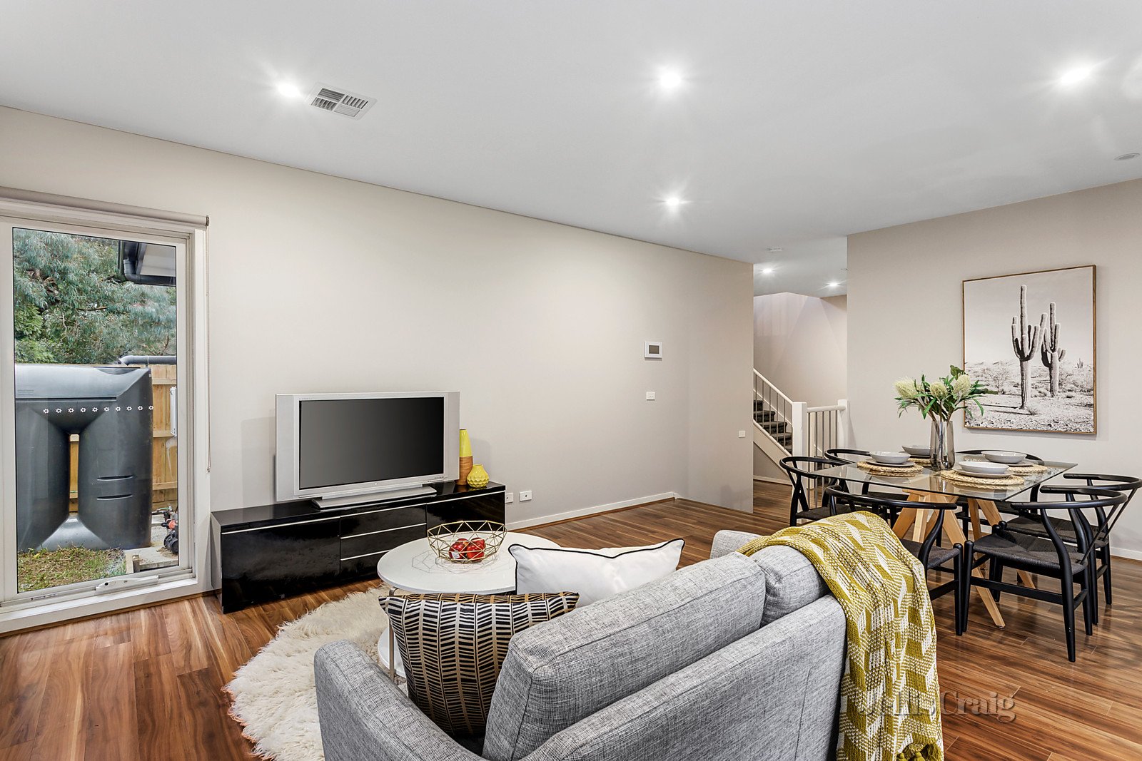 3/4 Betty Court, Mount Waverley image 1