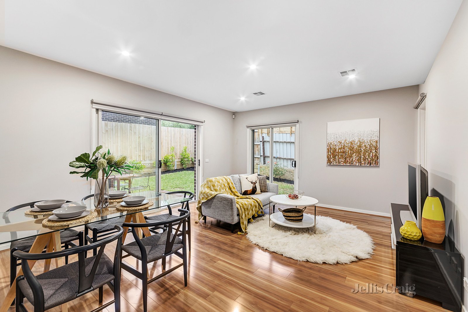 3/4 Betty Court, Mount Waverley image 4