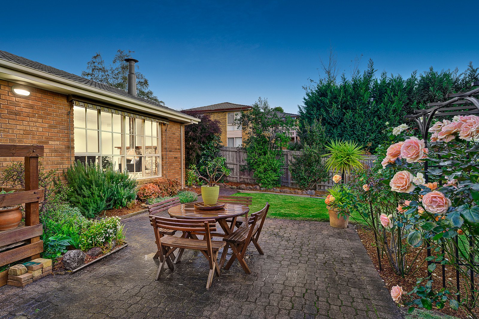 34 Beverly Hills Drive, Templestowe image 8