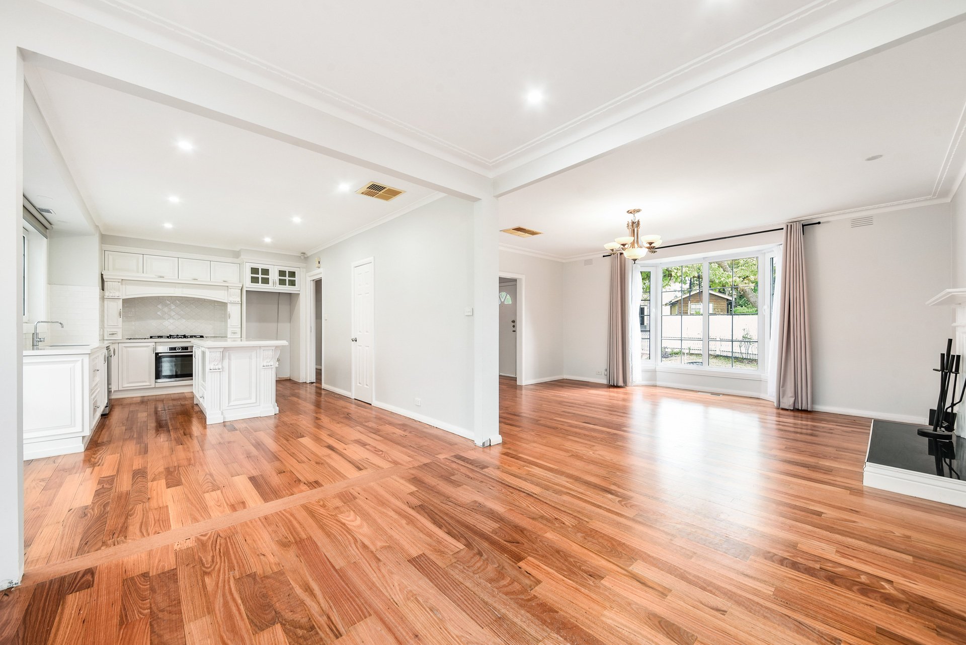 34 Brentwood Drive, Glen Waverley image 2