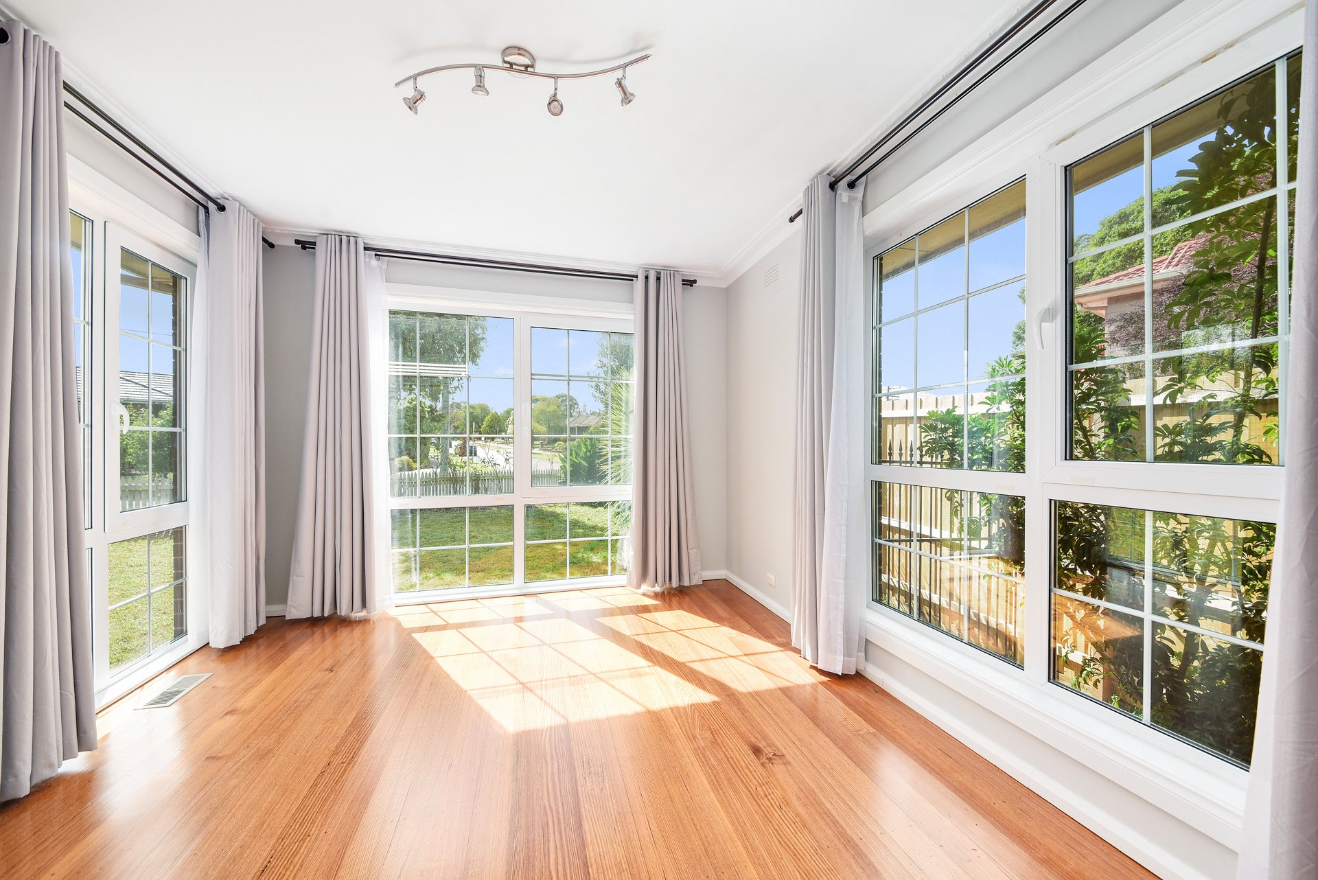 34 Brentwood Drive, Glen Waverley image 4