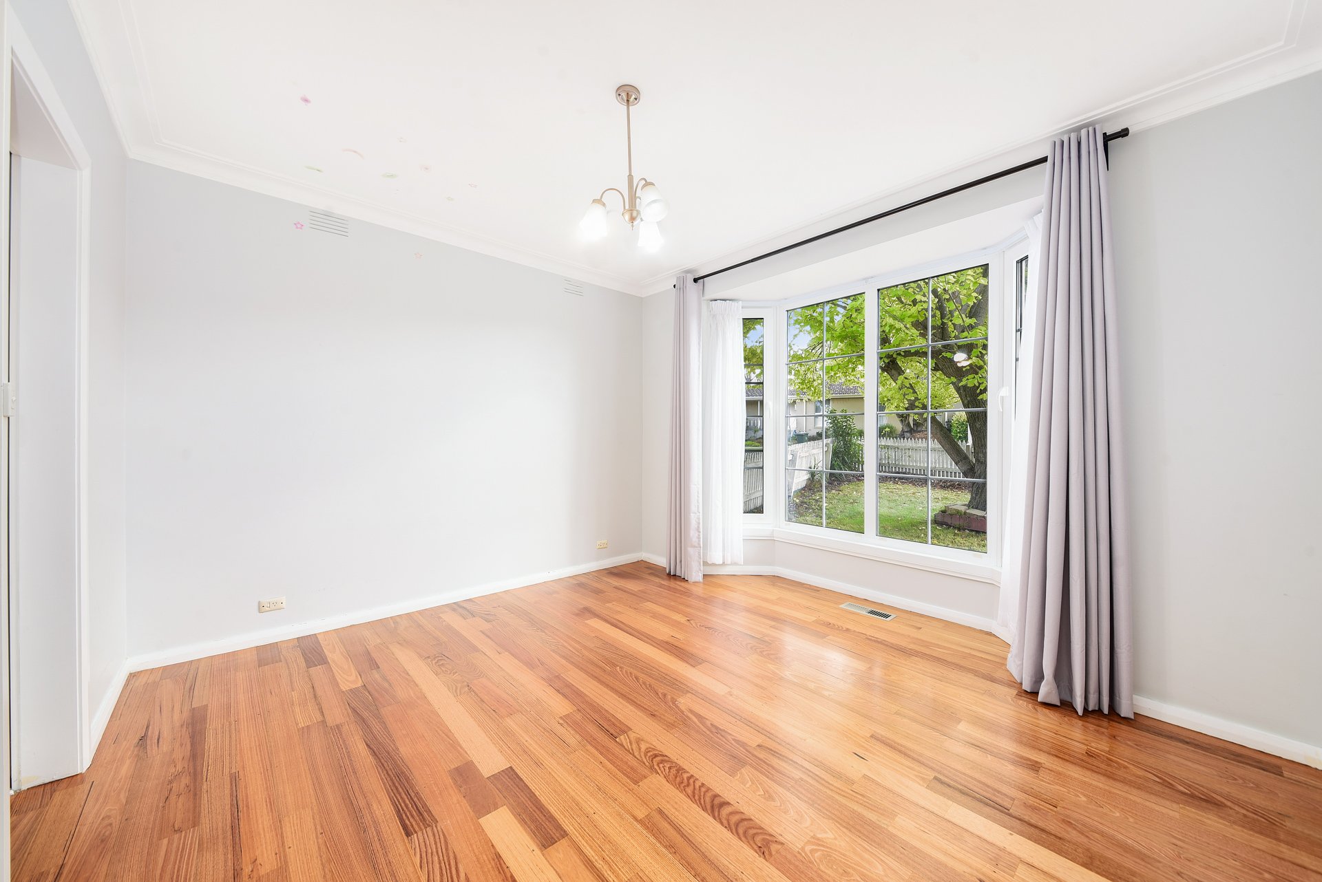 34 Brentwood Drive, Glen Waverley image 5