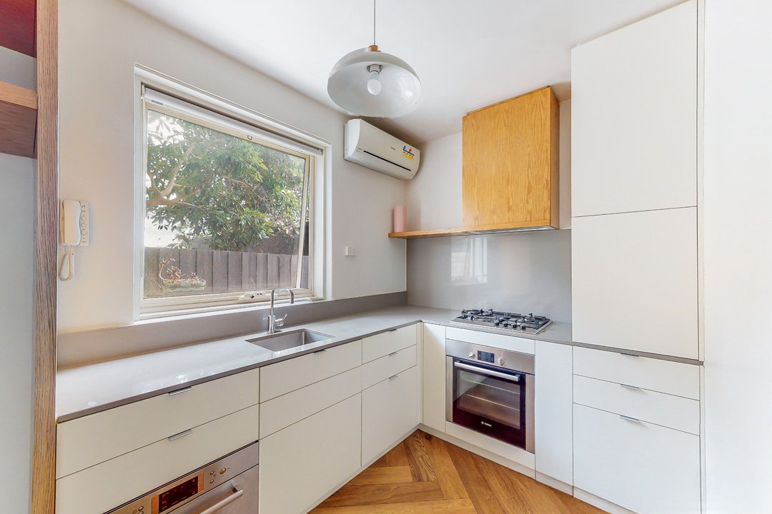 3/4 Burns Street, Elwood image 1