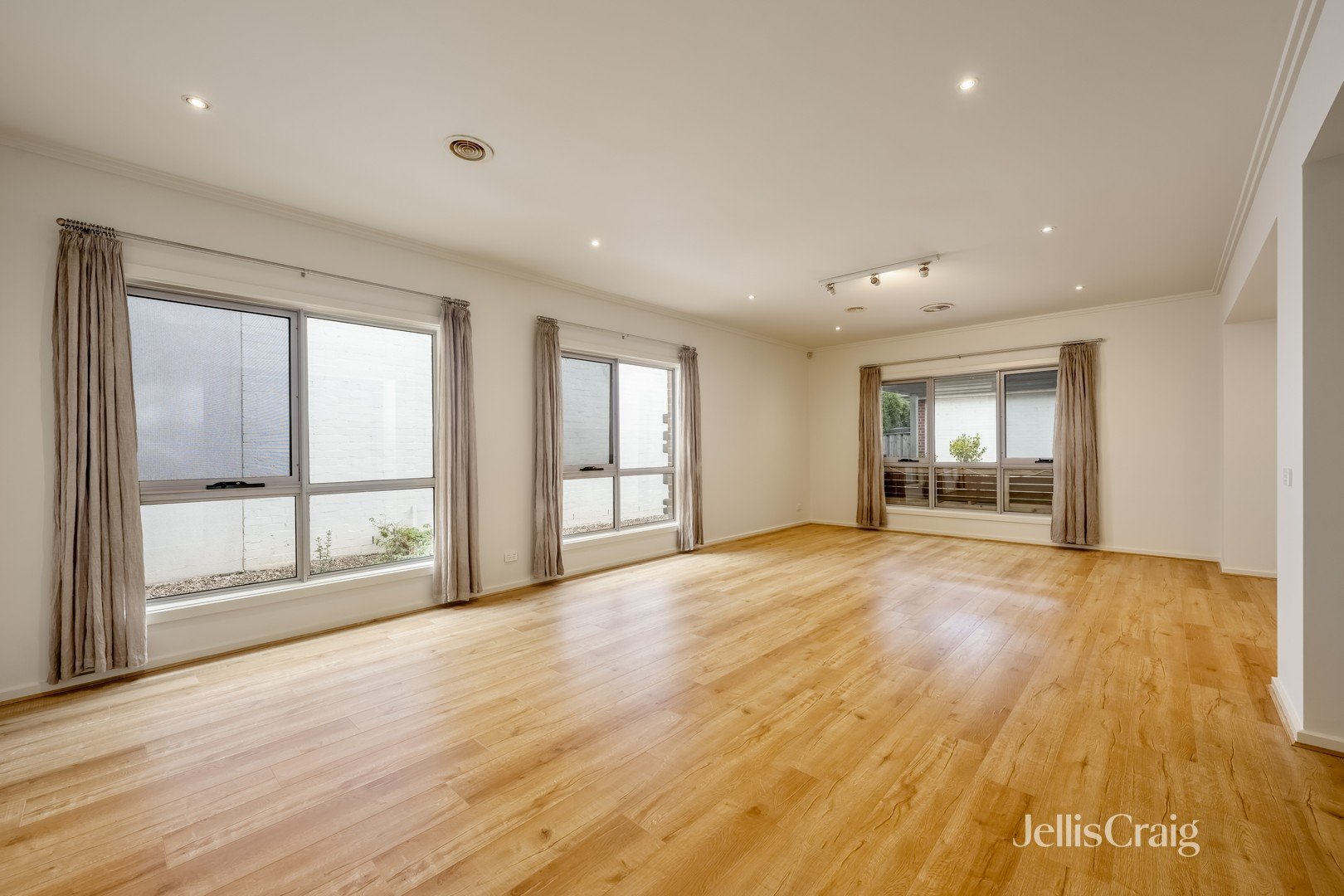 34 Cade Way, Parkville image 2