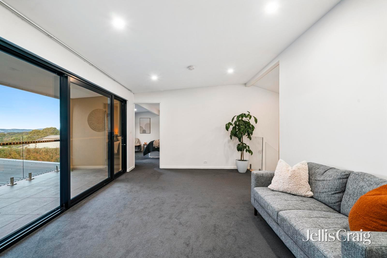 34 Caithness Crescent, Glen&nbsp;Waverley image 8