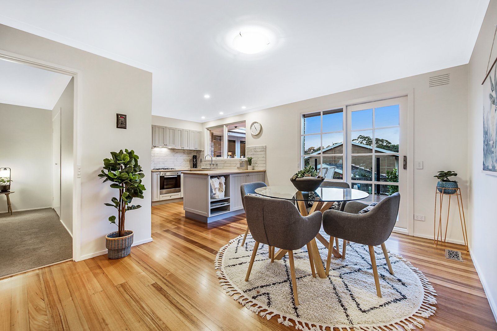 34 Cambrian Crescent, Wheelers Hill image 2