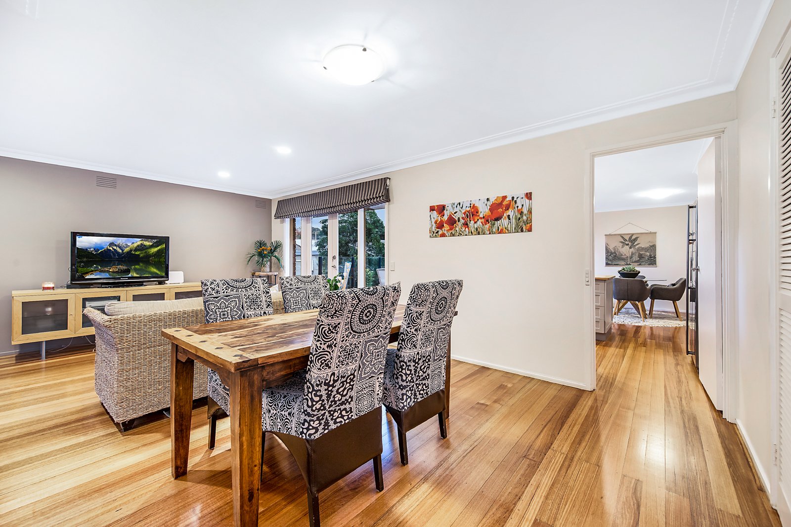 34 Cambrian Crescent, Wheelers Hill image 3