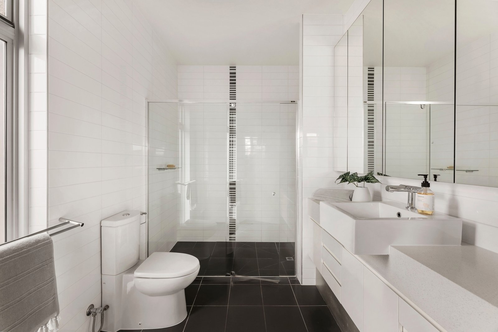 Property Gallery Thumbnail 8