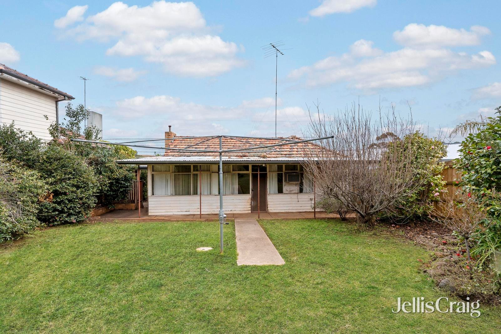 34 Clydebank Road, Essendon West image 9