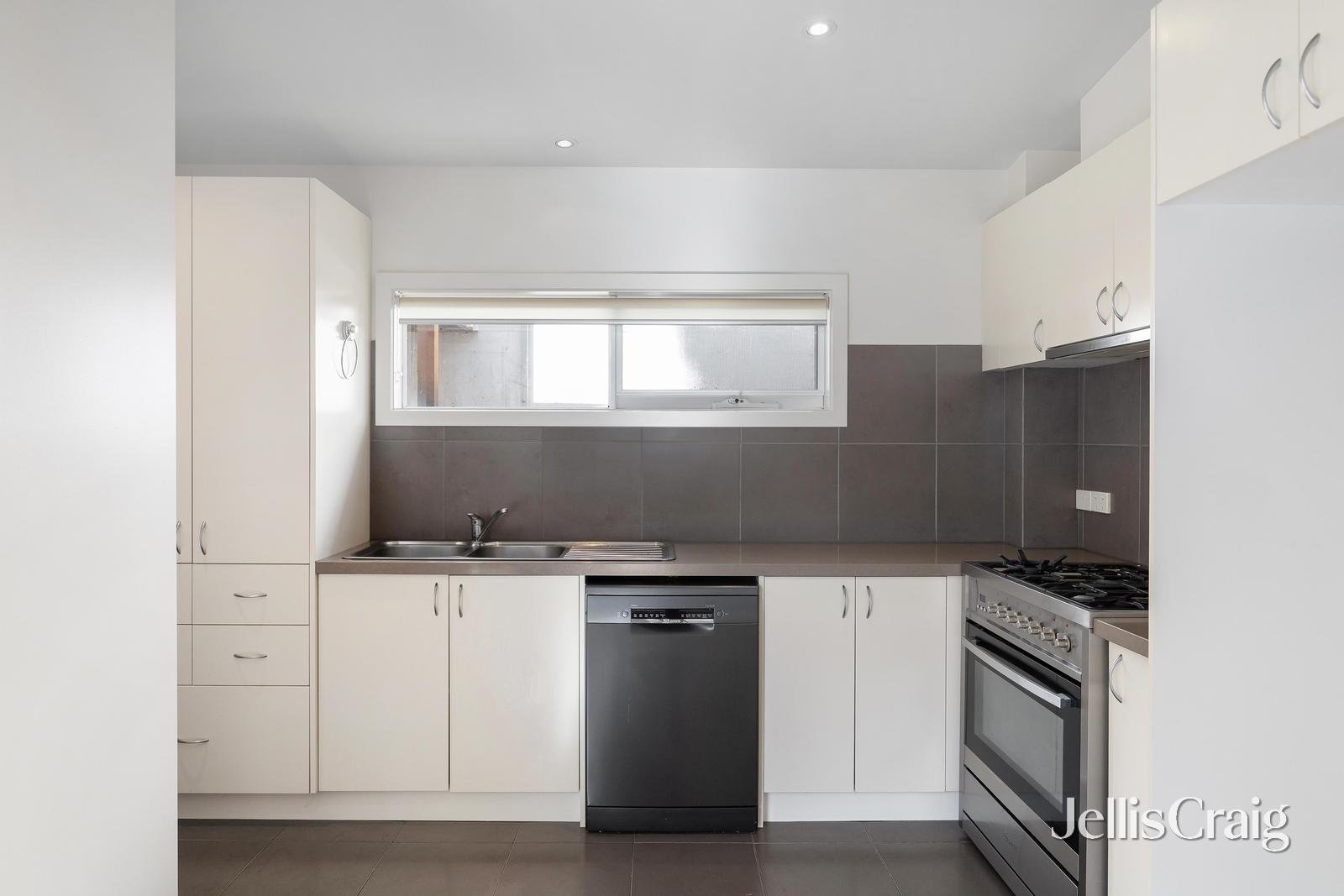 3/4 Coniston Street, Diamond Creek image 5