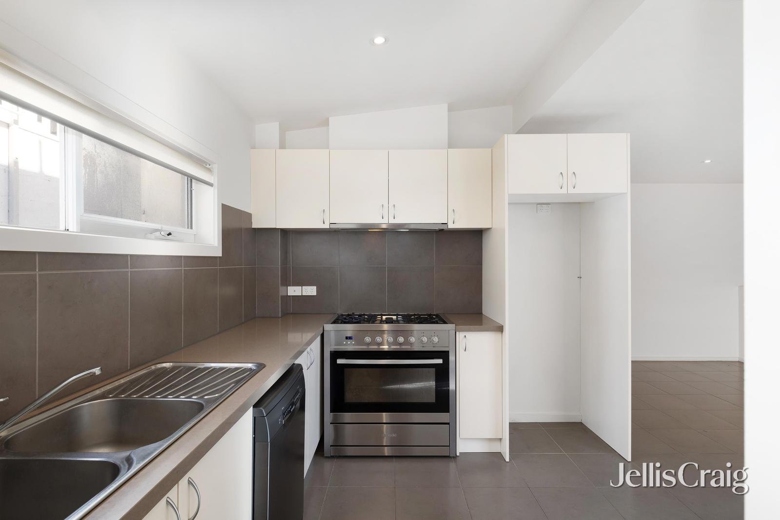 3/4 Coniston Street, Diamond Creek image 6