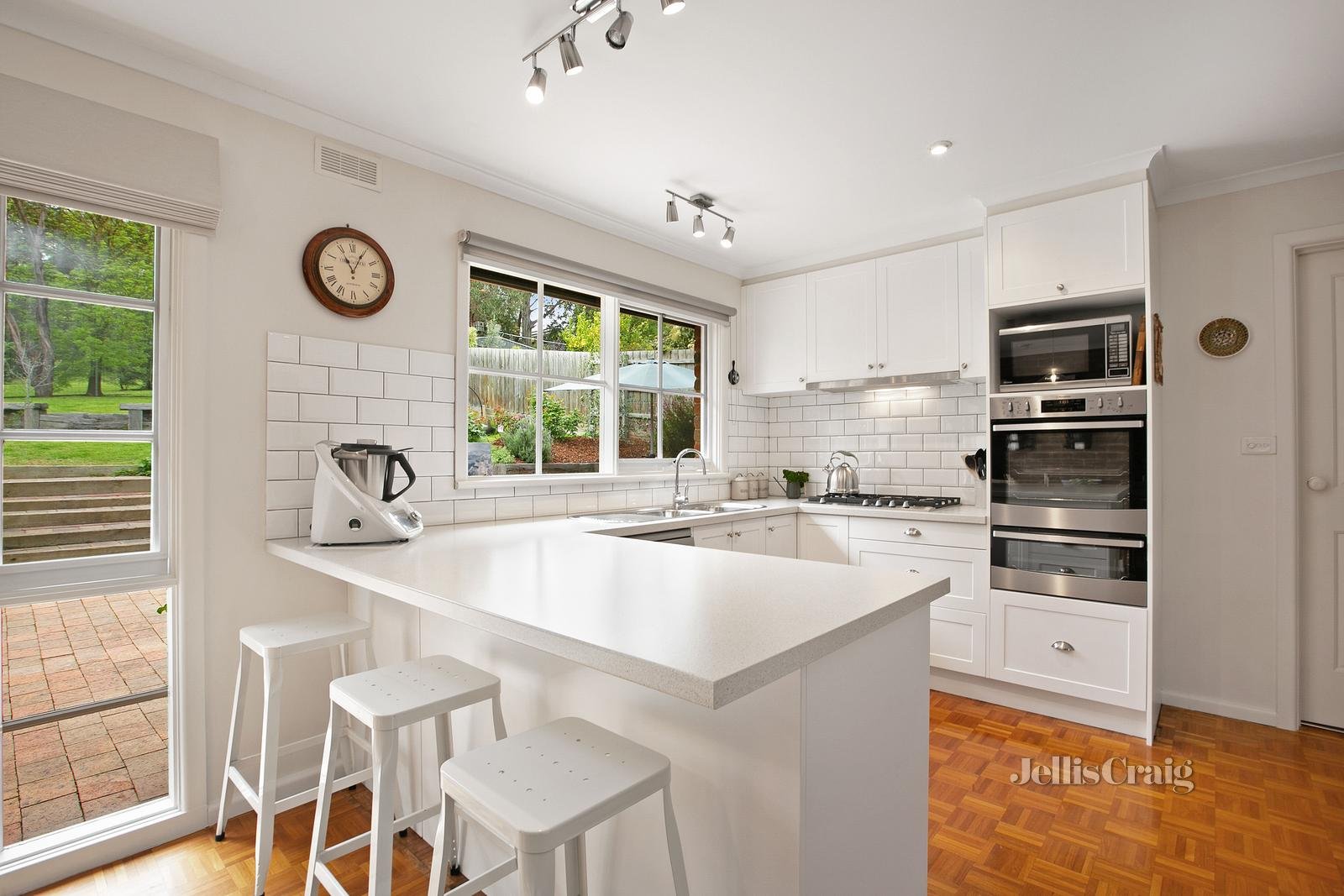 34 Coolabah Drive, Eltham image 4