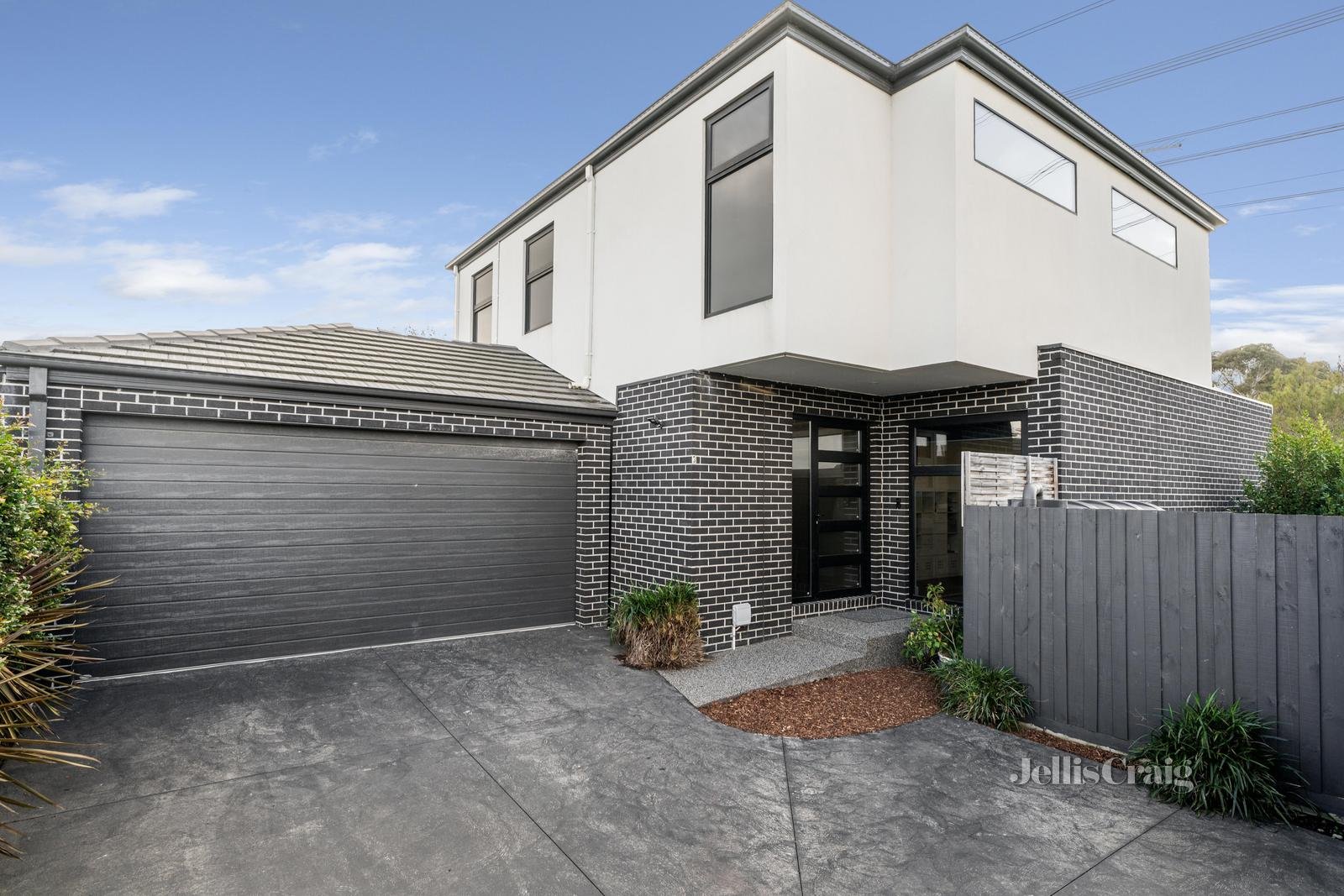 3/4 Cora Court, Mount Waverley image 1