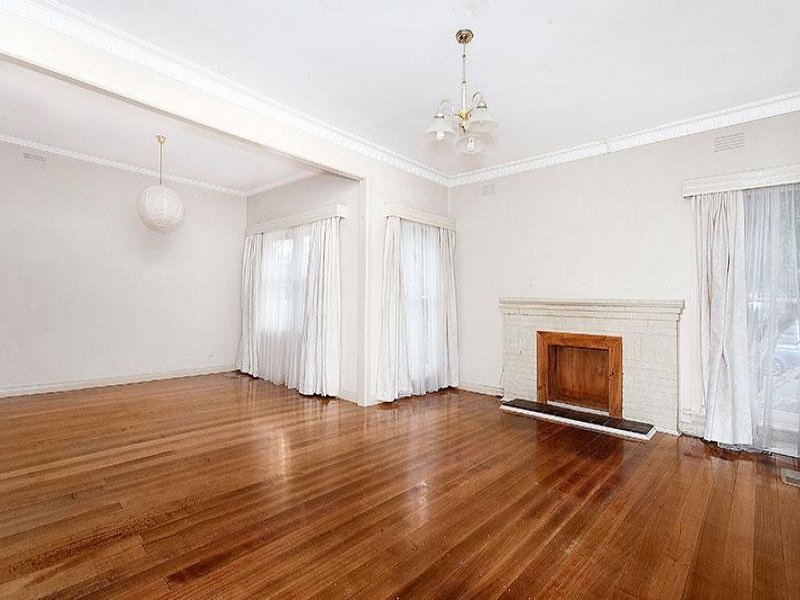 34 Cornfield Grove, Box Hill South image 4