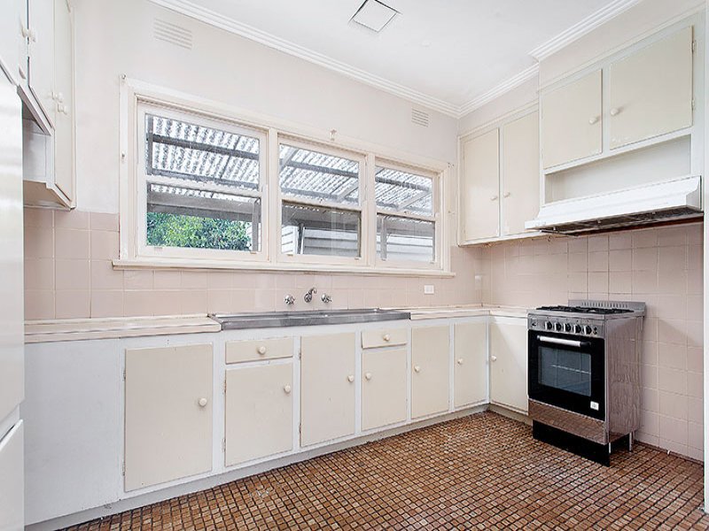 34 Cornfield Grove, Box Hill South image 5