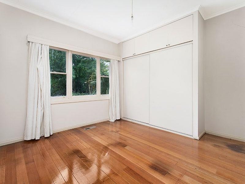 34 Cornfield Grove, Box Hill South image 8