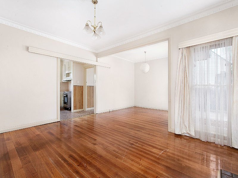 34 Cornfield Grove, Box Hill South image 10