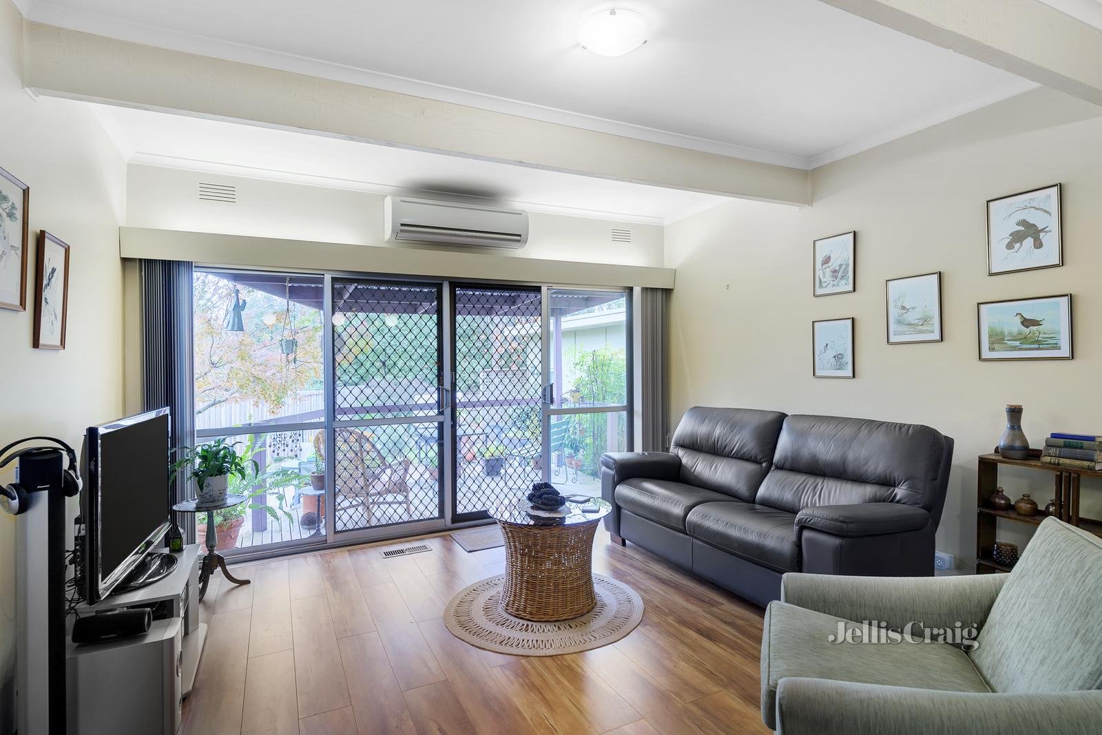 34 Cresswell Crescent, Mitcham image 3