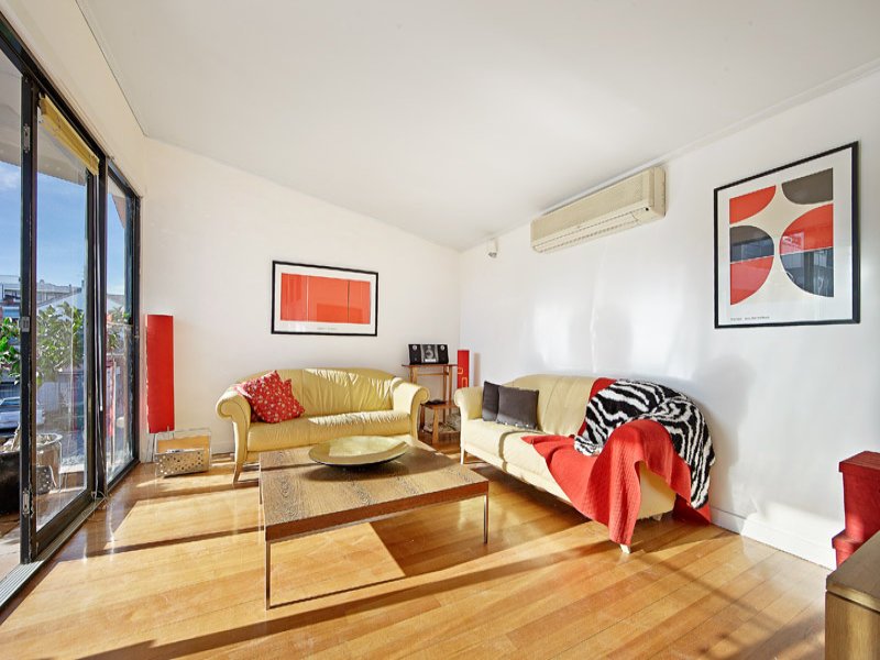 3/4 Docker Street, Elwood image 1