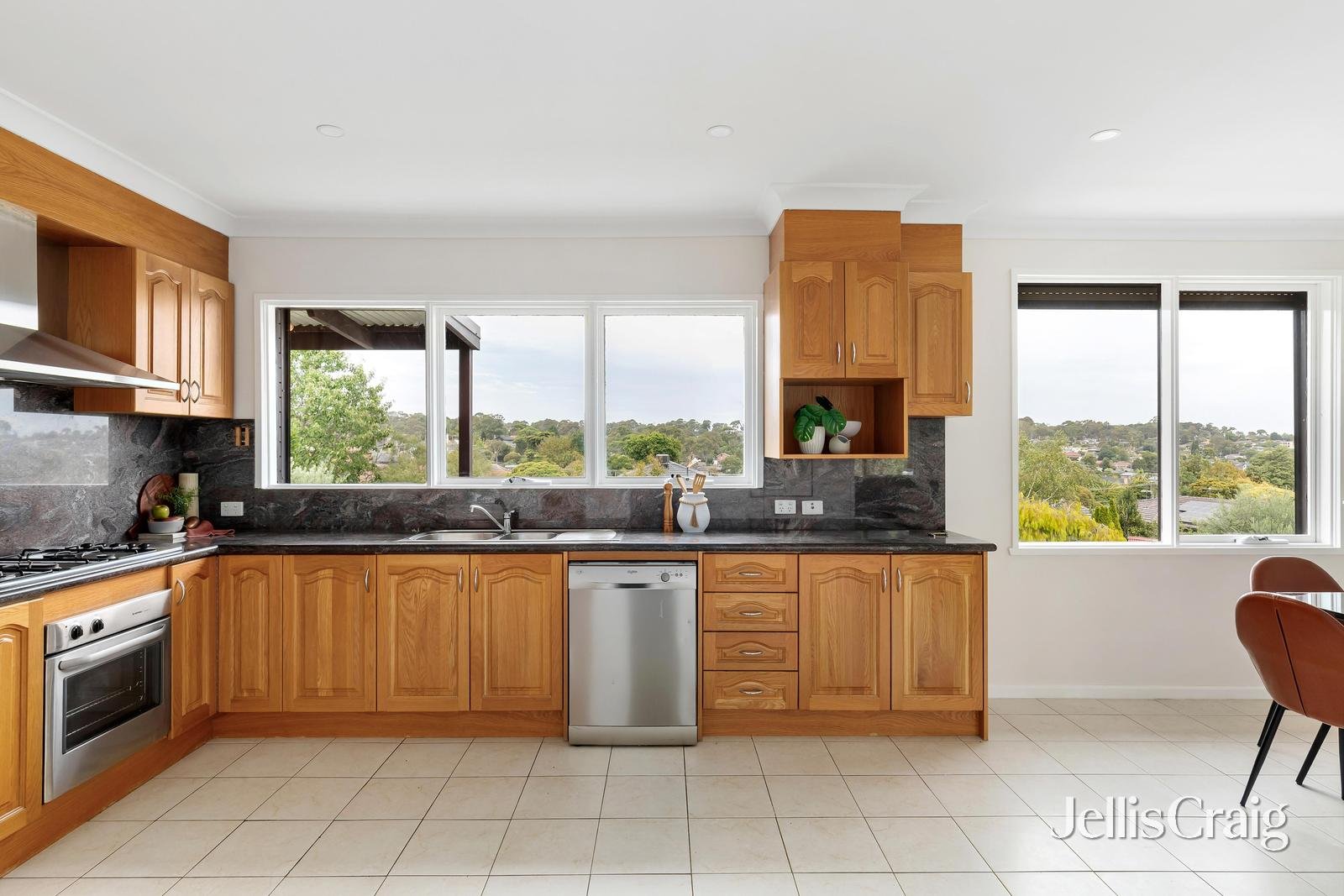 34 Falcon Road, Macleod image 4