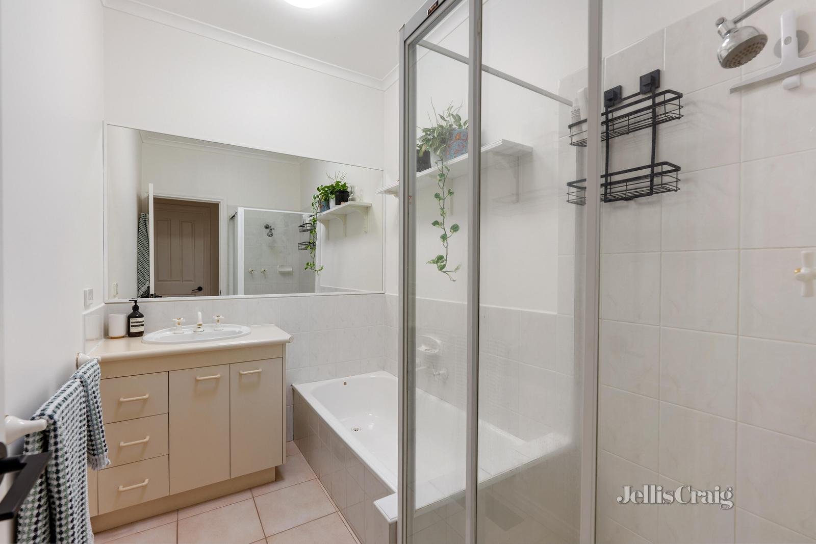 3/4 Florence Road, Surrey Hills image 9