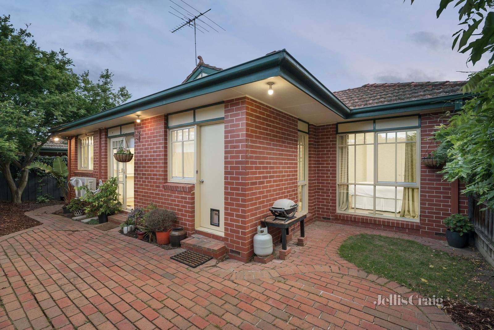 3/4 Florence Road, Surrey Hills image 10