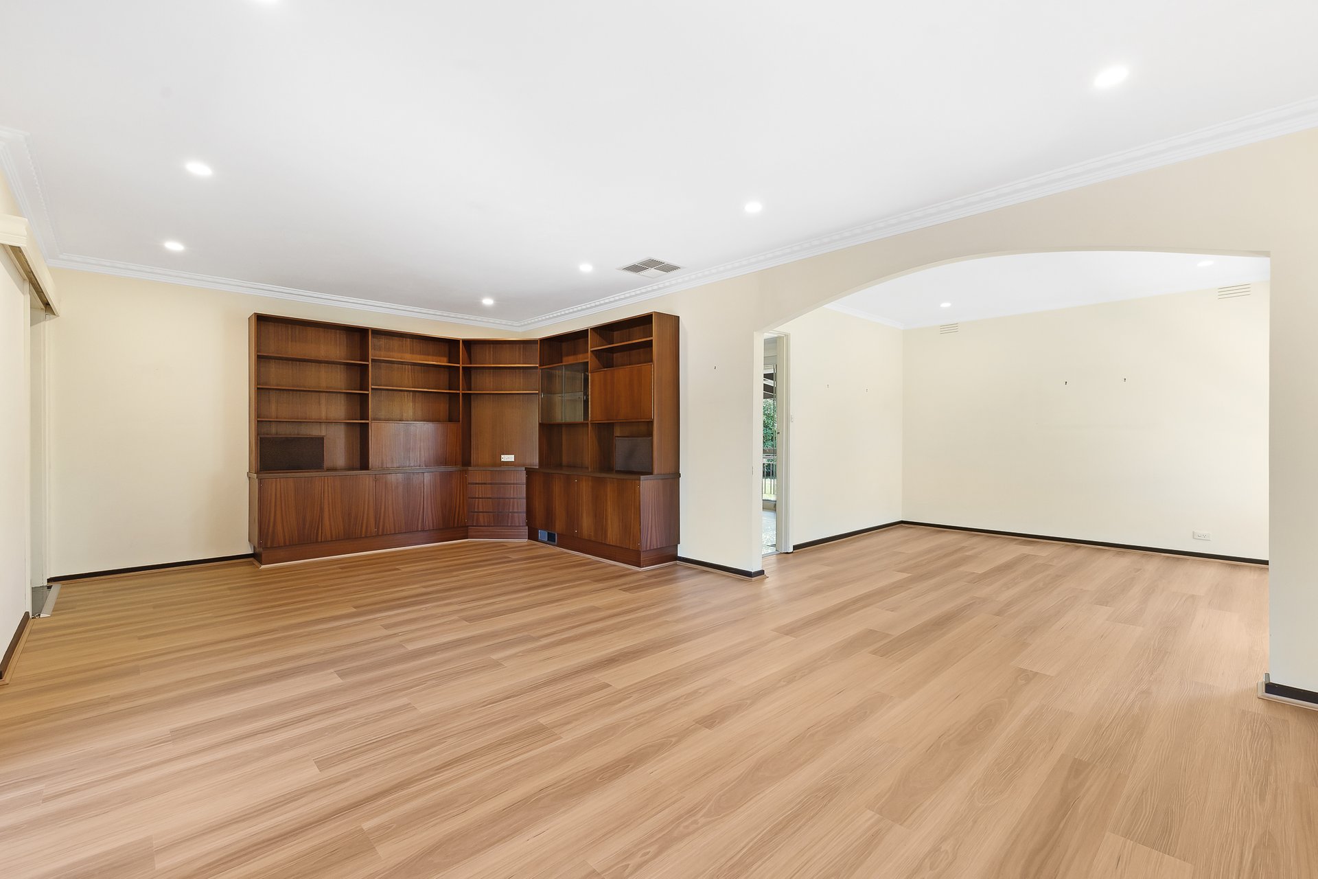 34 Gauntlet Avenue, Glen&nbsp;Waverley image 2