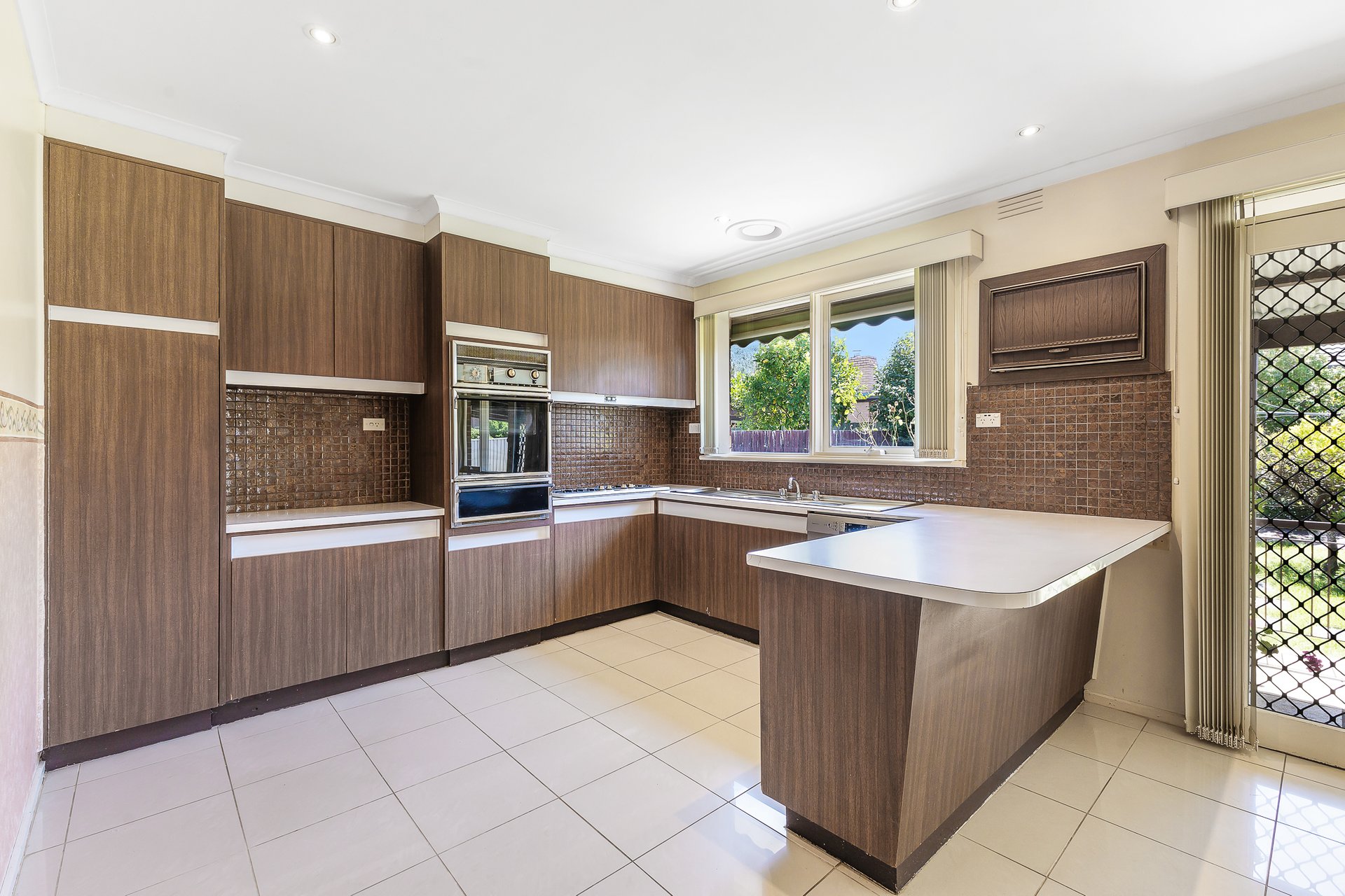 34 Gauntlet Avenue, Glen&nbsp;Waverley image 4
