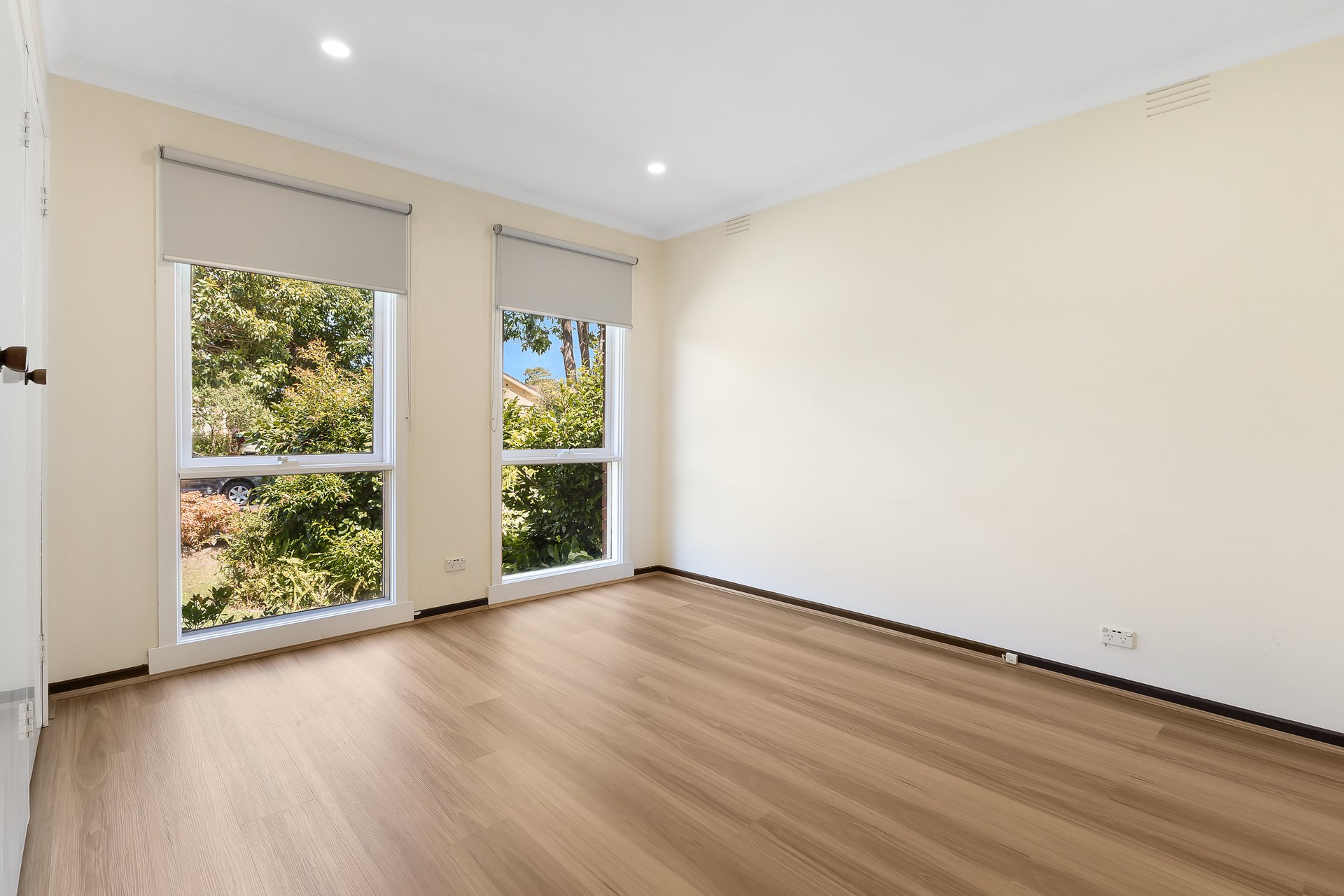 34 Gauntlet Avenue, Glen&nbsp;Waverley image 5