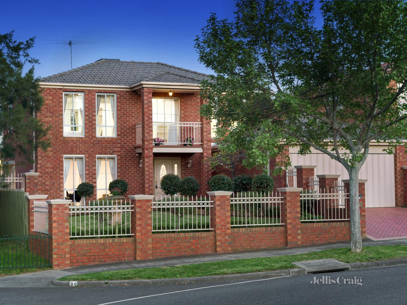 34 Grant Olson Avenue, Bulleen image 1