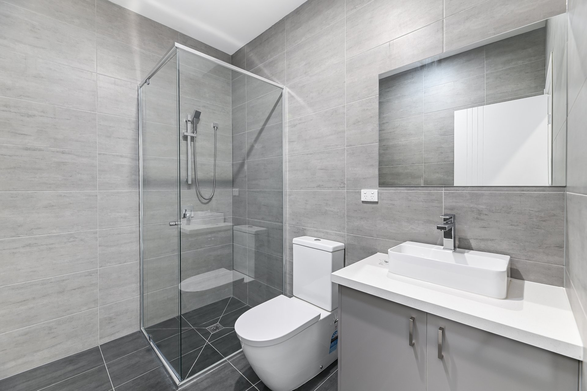 3/4 Hillside Street, Springvale image 4