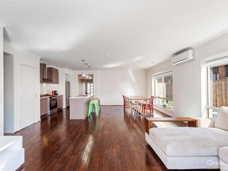 34 Hugo Drive, Point Cook image 2