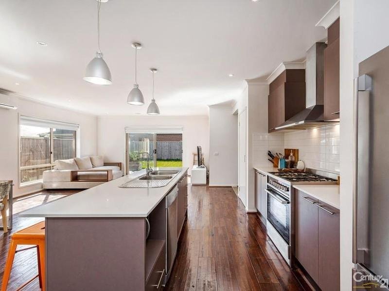 34 Hugo Drive, Point Cook image 3