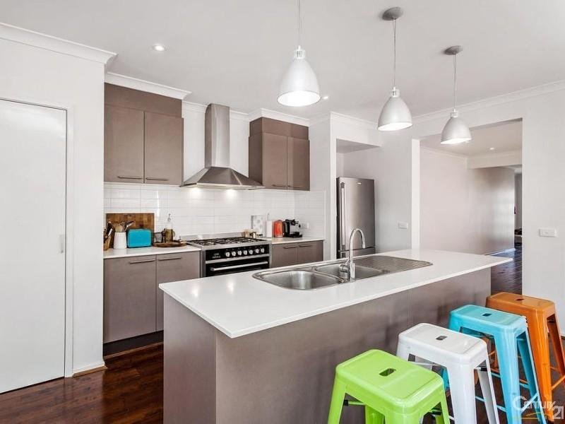34 Hugo Drive, Point Cook image 6