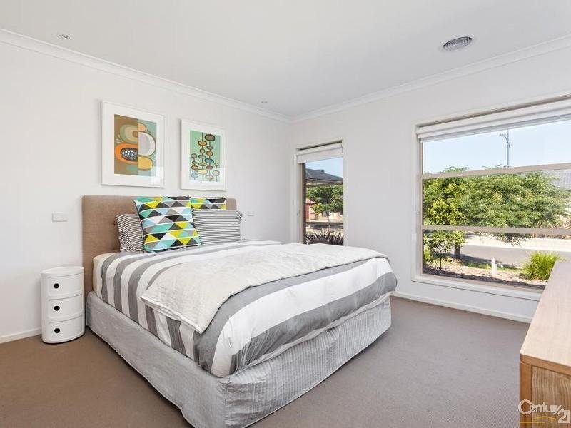 34 Hugo Drive, Point Cook image 8