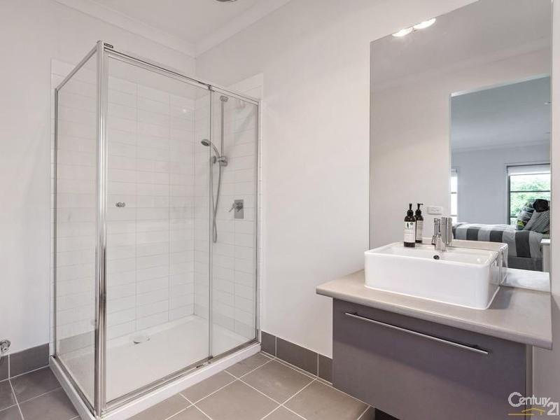 34 Hugo Drive, Point Cook image 9