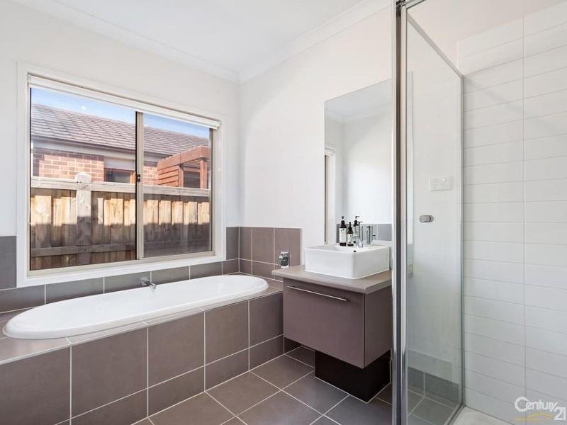 34 Hugo Drive, Point Cook image 11