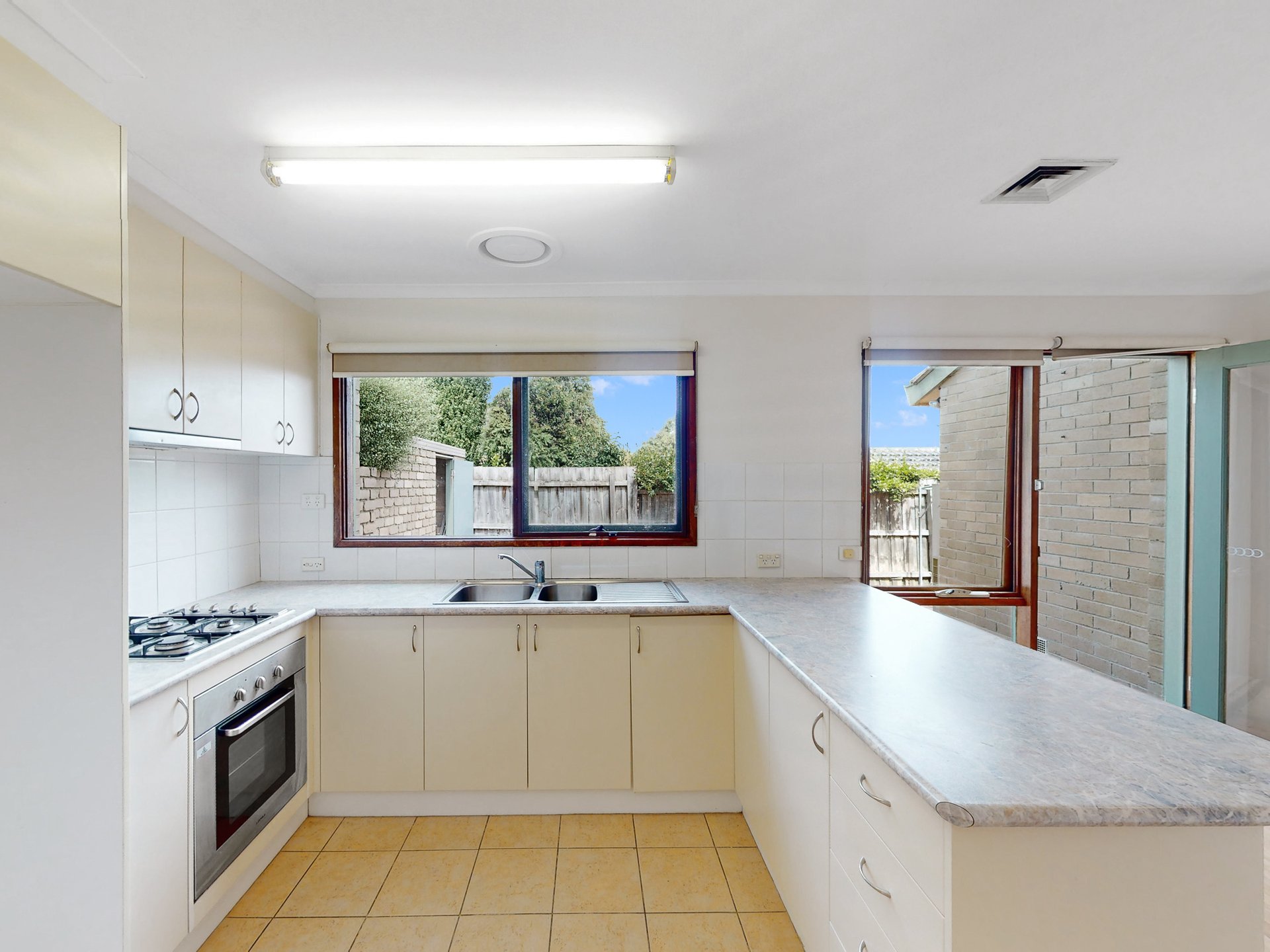 3/4 Kireep Road, Balwyn image 3