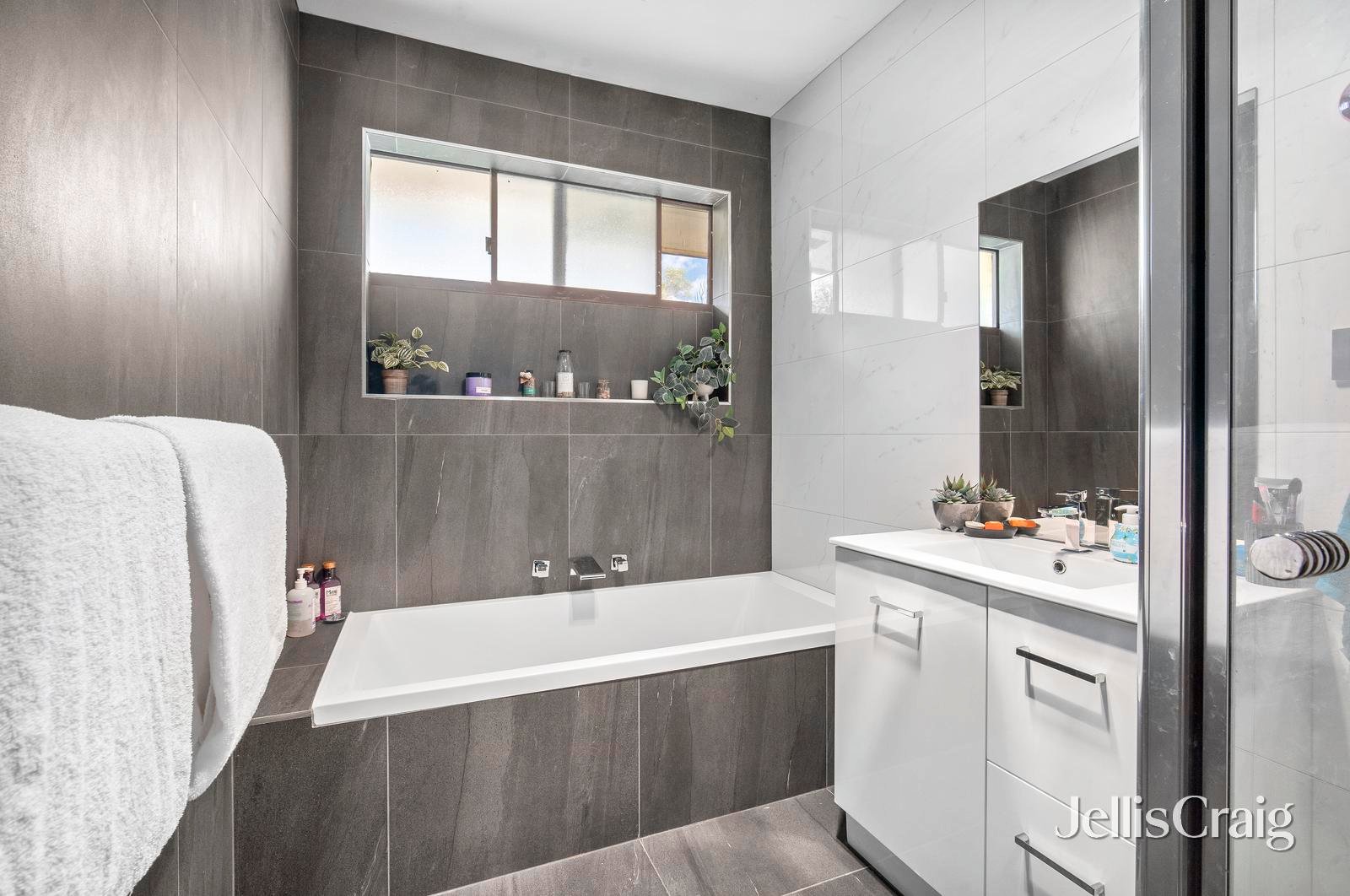34 Lake Street, Wendouree image 6