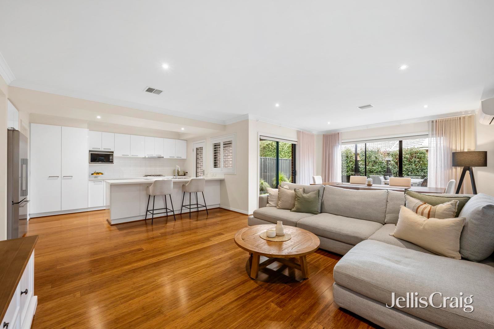 34 Lancaster Road, Mooroolbark image 3