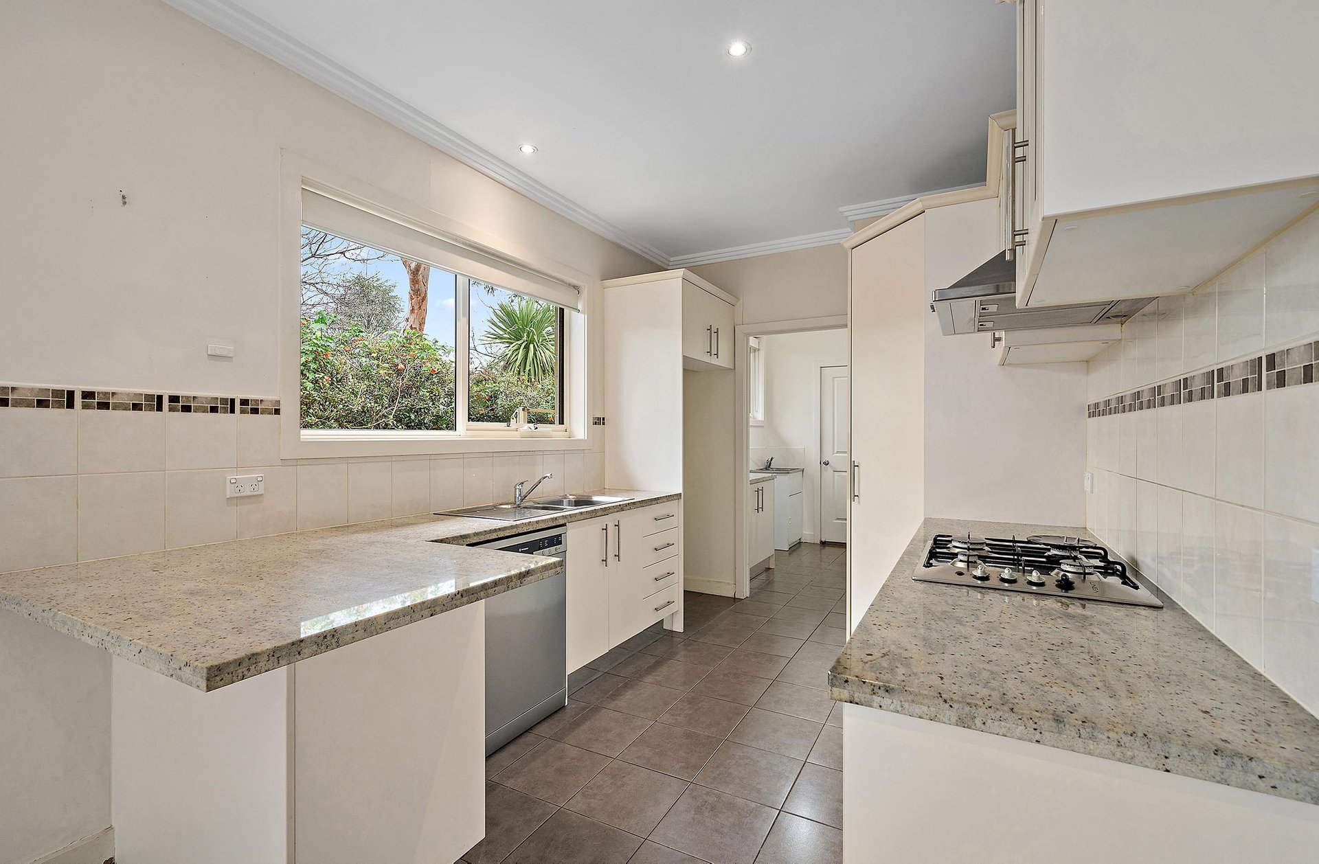 3/4 Lincoln Road, Croydon image 5