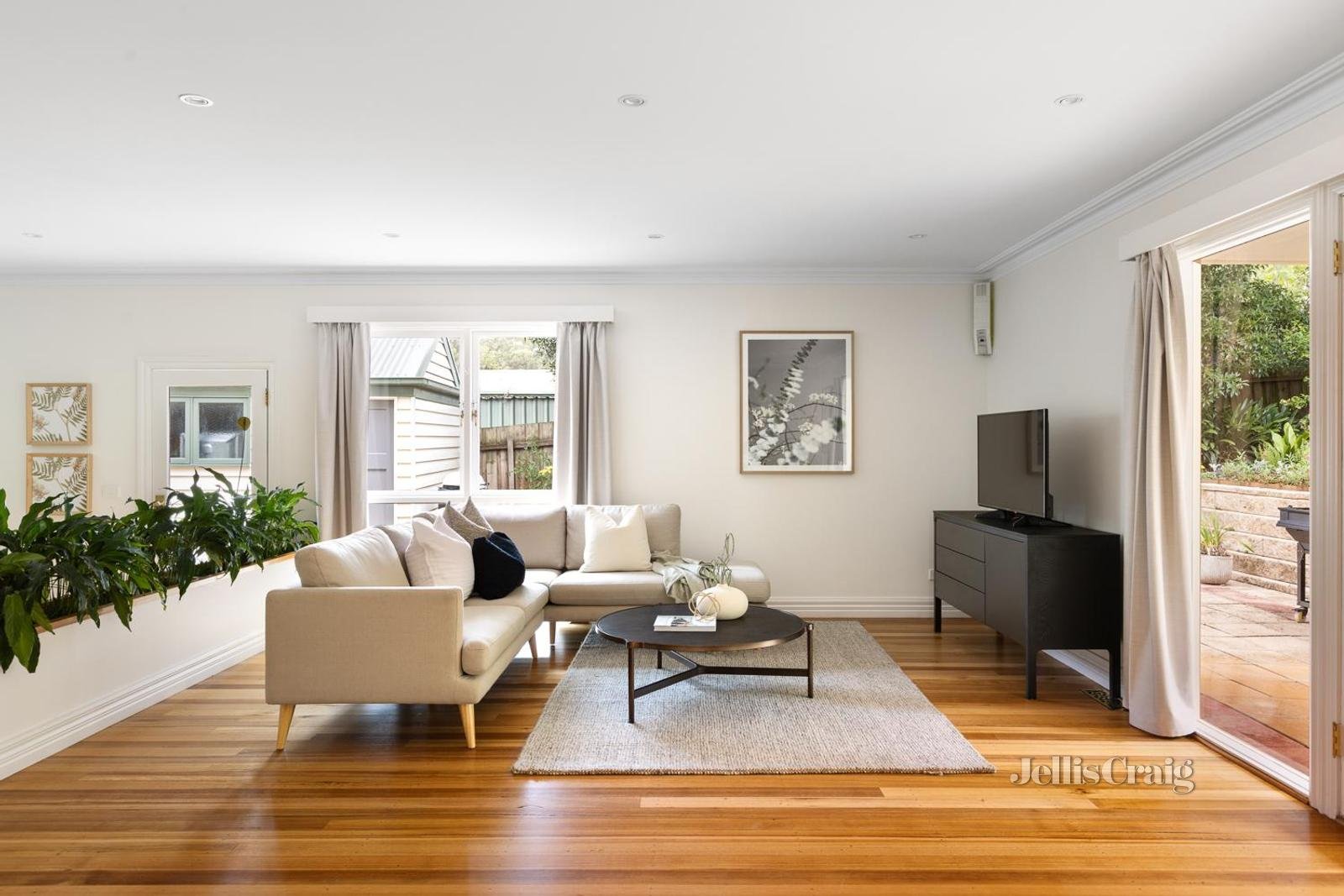 34 Looker Road, Montmorency image 2