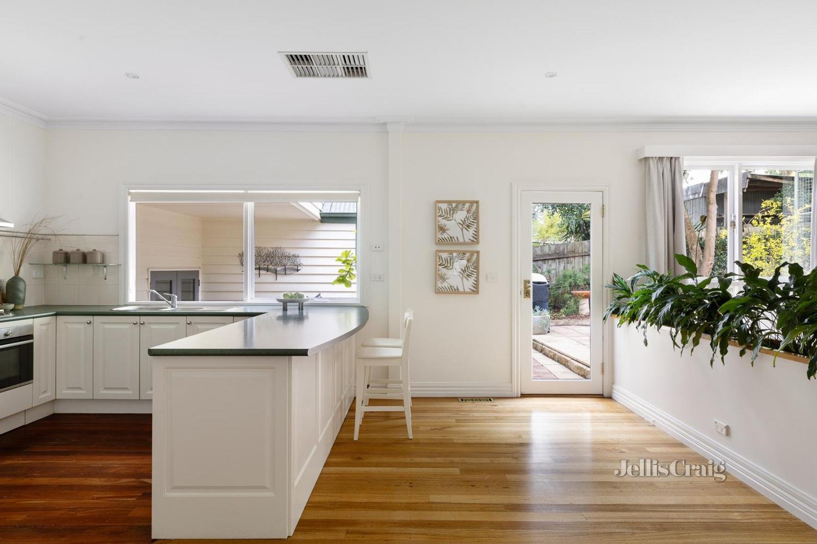 34 Looker Road, Montmorency image 5